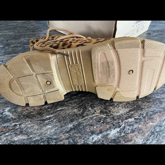 NWT Leopard fashion workbook, size 8 - Picture 2 of 4